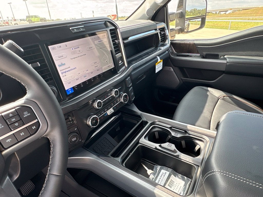 2027 Ford F-350SD Lariat DRW