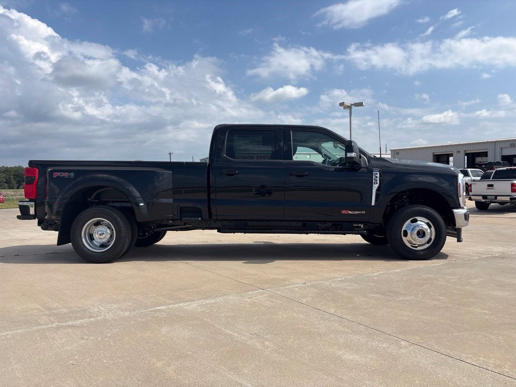 2027 Ford F-350SD Lariat DRW