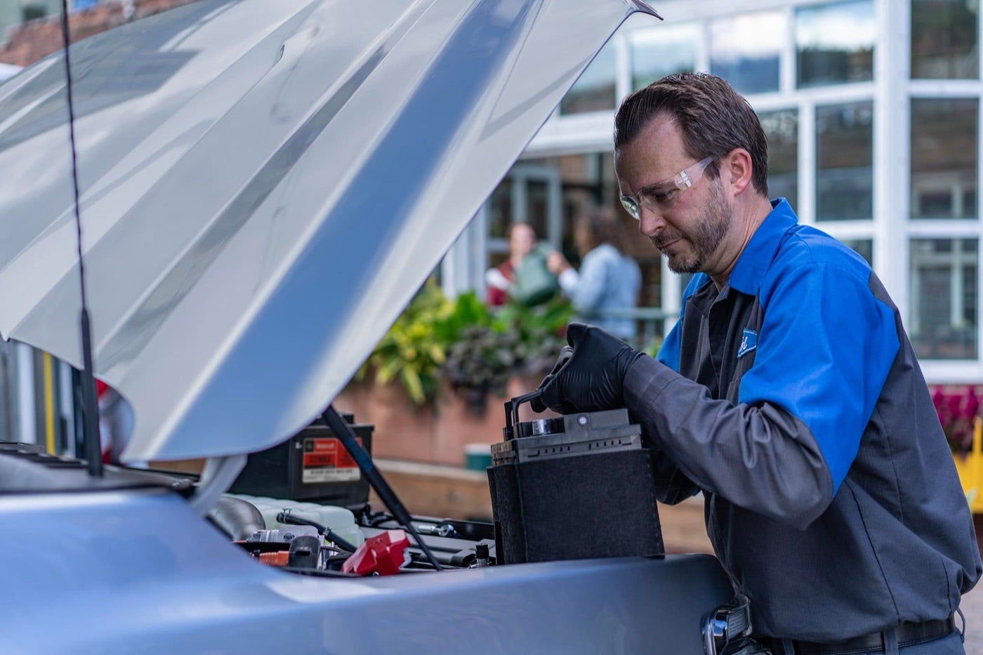 Ford technician replacing a vehicle battery during battery service in Bowie, TX